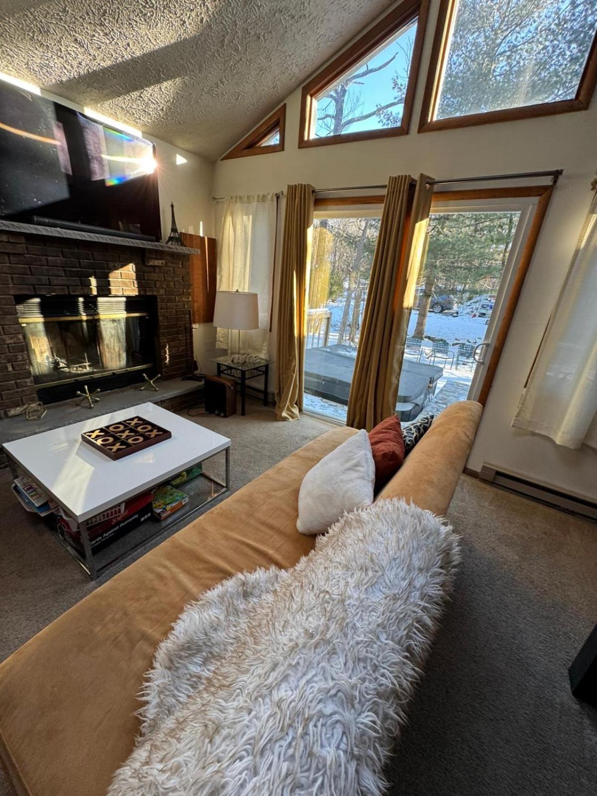 Ambiance - King Bed Cabin, Jetted-Tub & Fireplace Tobyhanna Exteriör bild